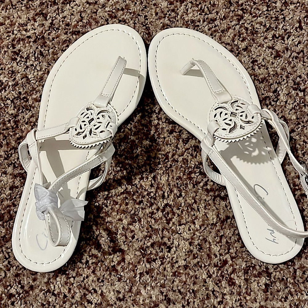 Brand new size 7 Circus by Sam sandals. Never been used still in box.